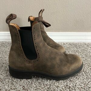 Blundstones Women size 9